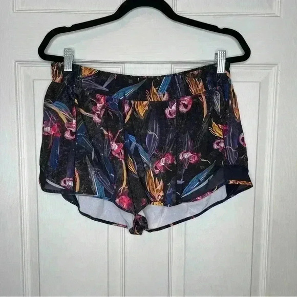 Lululemon Hotty Hot Low-Rise Lined Short 4" Sz 14 - Picture 2 of 10